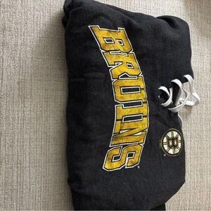 NHL Bruins Black and Yellow Lace-Up sweatshirt